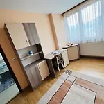 아파트 за гости 라즐로그